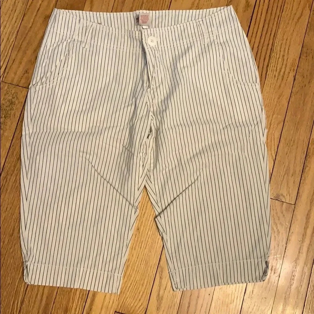 Junior’s Mossimo striped shorts size 7 - Picture 1 of 3
